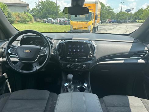 Used 2023 Chevrolet Traverse LT AWD/4WD image 2