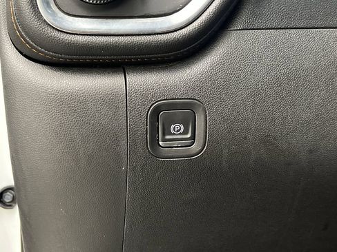 Used 2021 GMC Sierra 1500 AT4 w/ AT4 Value Package AWD/4WD image 43