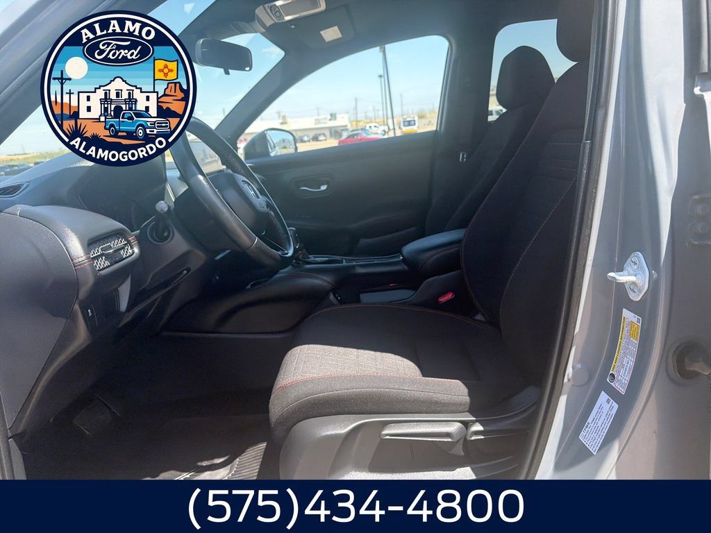Used 2025 Honda HR-V Sport image 9
