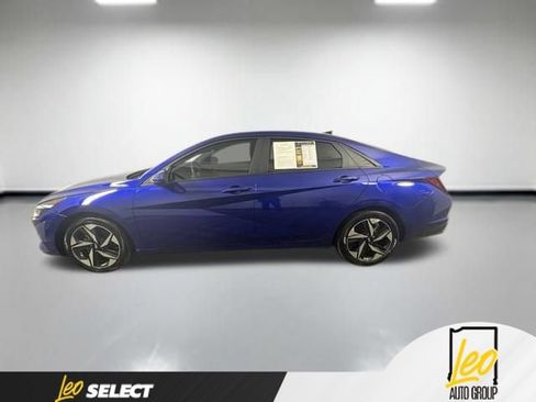 Used 2023 Hyundai Elantra SEL w/ Convenience Package FWD image 2