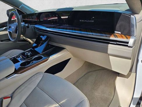Used 2026 Cadillac Escalade ESV Platinum Sport w/ LPO, ONYX Package AWD/4WD image 21