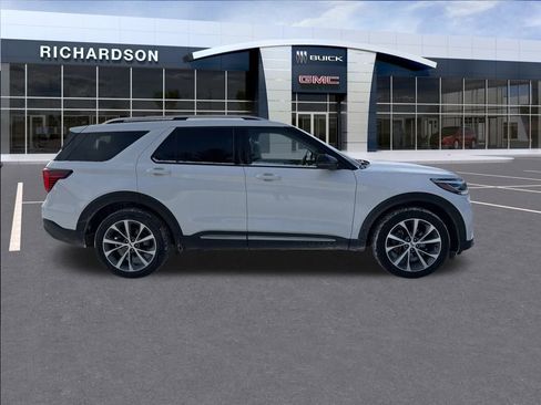 Used 2025 Ford Explorer Platinum w/ Ultimate Package image 8