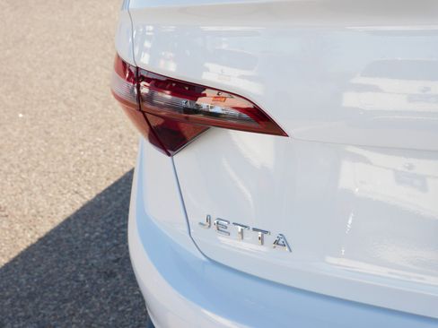 Certified 2023 Volkswagen Jetta SE image 17