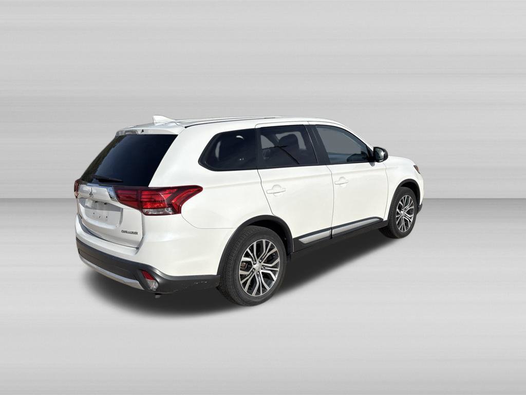 Used 2017 Mitsubishi Outlander ES FWD image 3
