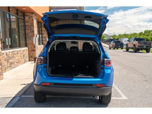 Used 2022 Jeep Compass Latitude w/ Sun and Sound Group AWD/4WD image 27