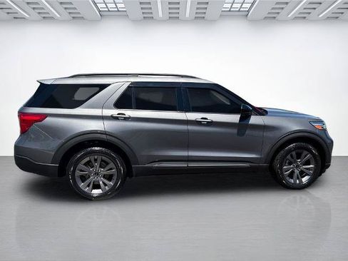 Certified 2023 Ford Explorer XLT w/ Equipment Group 202A AWD/4WD image 2