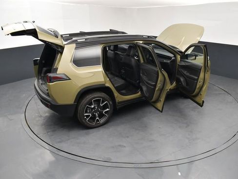 New 2026 Jeep Cherokee Overland w/ Trailer Tow Group AWD/4WD image 30