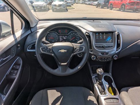 Used 2017 Chevrolet Cruze LT w/ Convenience Package FWD image 17