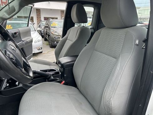 Used 2017 Toyota Tacoma SR image 32