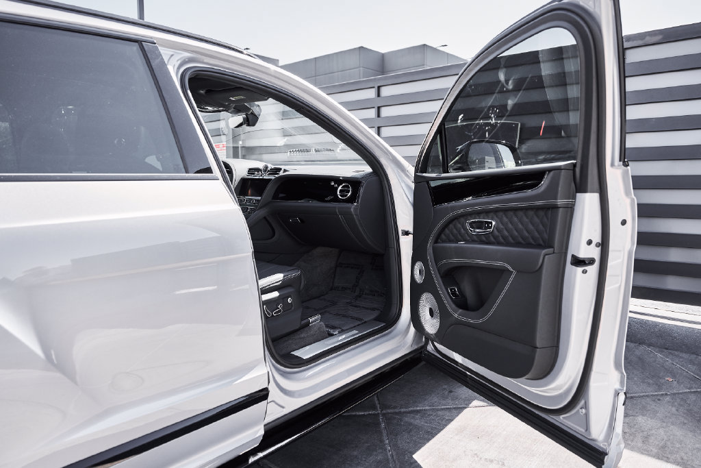 Used 2025 Bentley Bentayga AWD/4WD image 23
