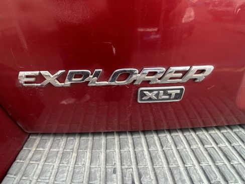 Used 2005 Ford Explorer XLT image 17