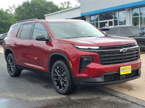 New 2026 Chevrolet Traverse LT w/ Midnight/Sport Edition AWD/4WD image 3