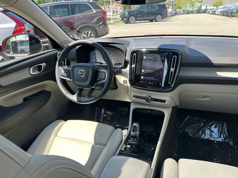 Used 2025 Volvo XC40 B5 Plus AWD/4WD image 39