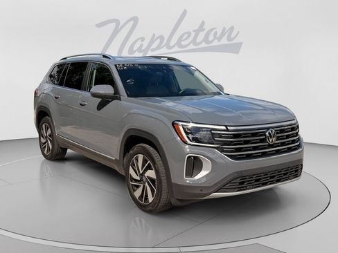 Used 2025 Volkswagen Atlas SEL AWD/4WD image 8