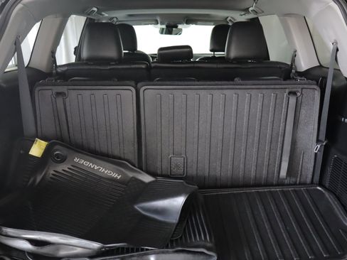 Used 2017 Toyota Highlander XLE image 21