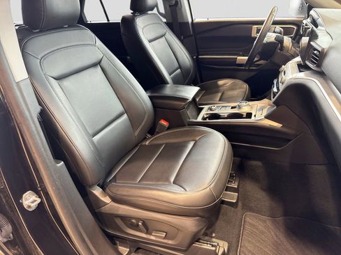 Used 2023 Ford Explorer XLT w/ Equipment Group 202A image 24
