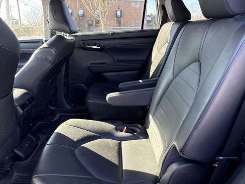 Certified 2020 Toyota Highlander XLE image 23