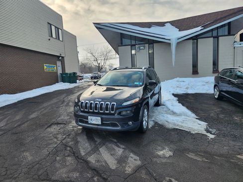 Used 2016 Jeep Cherokee Limited image 2