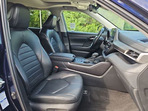 Used 2022 Toyota Highlander XLE AWD/4WD image 20
