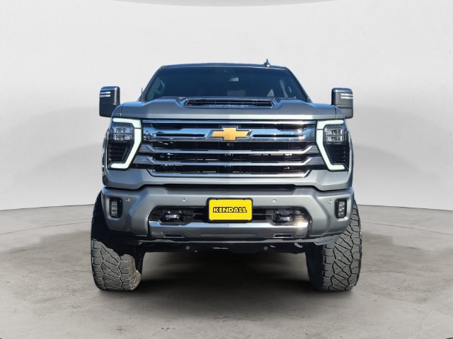 Used 2024 Chevrolet Silverado 3500 High Country AWD/4WD image 2