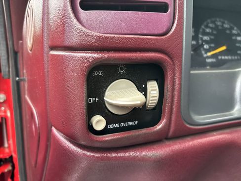 Used 1999 Chevrolet Silverado 2500 4x4 Crew Cab w/ Preferred Equipment Group 2 image 11