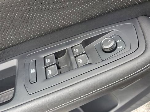 Certified 2025 Volkswagen Atlas Cross Sport SE w/ Panoramic Sunroof Package image 21