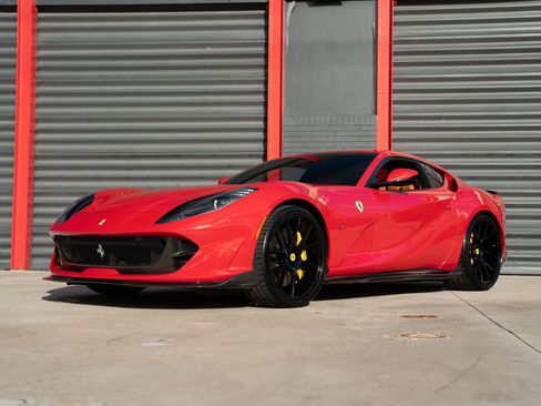 Used 2018 Ferrari 812 Superfast image 19