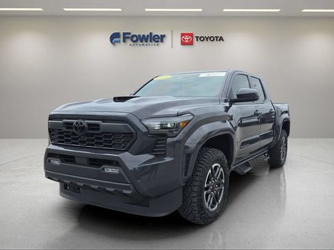 Certified 2025 Toyota Tacoma TRD Sport AWD/4WD image 3