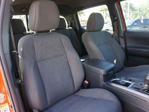 Used 2016 Toyota Tacoma TRD Sport w/ Premium & Technology Package RWD image 2
