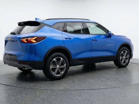 Used 2025 Chevrolet Blazer LT image 9