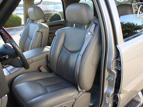 Used 2005 Cadillac Escalade AWD image 26