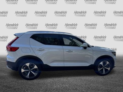 Used 2023 Volvo XC40 B5 Plus image 10