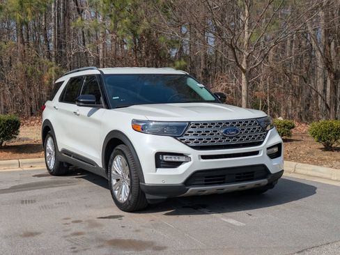 Certified 2022 Ford Explorer Limited w/ Equipment Group 301A image 2