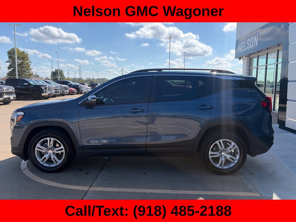 Used 2024 GMC Terrain SLE w/ Driver Convenience Package FWD image 9