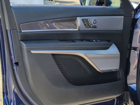 Used 2026 Cadillac Vistiq Sport image 18