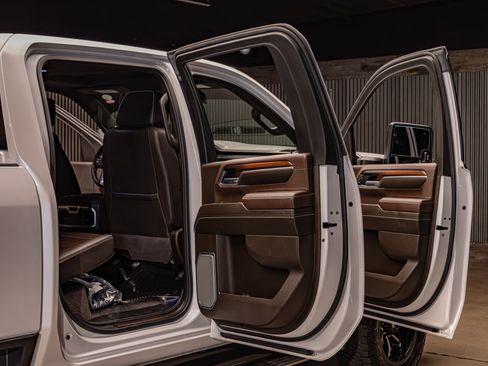 Used 2024 GMC Sierra 2500 Denali w/ Denali Reserve Package image 29