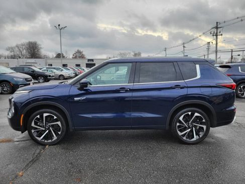 Used 2024 Mitsubishi Outlander SEL image 2