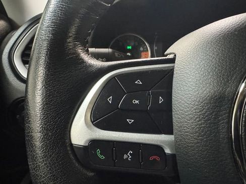 Used 2020 Jeep Renegade Latitude w/ Cold Weather Group AWD/4WD image 17