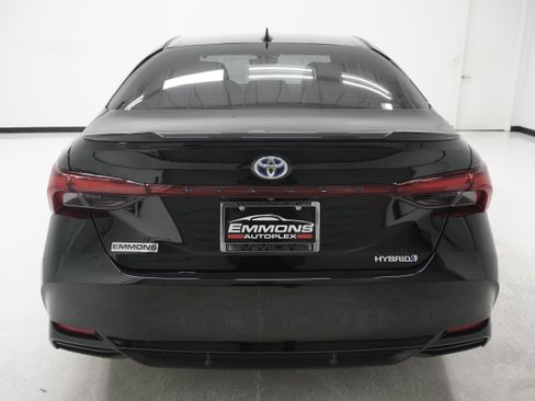 Used 2019 Toyota Avalon XSE w/ All Weather Liner Package FWD image 5