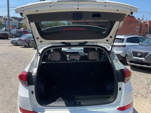 Used 2018 Hyundai Tucson SE w/ Cargo Package AWD/4WD image 16