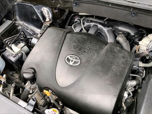 Used 2019 Toyota Highlander LE AWD/4WD image 33