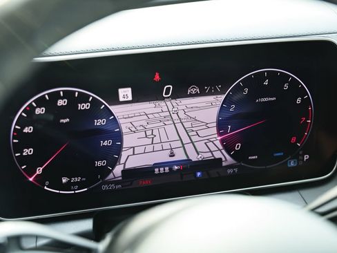 Used 2024 Mercedes-Benz GLC 300 4MATIC image 30
