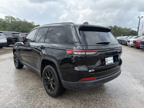 Used 2024 Jeep Grand Cherokee Altitude AWD/4WD image 4