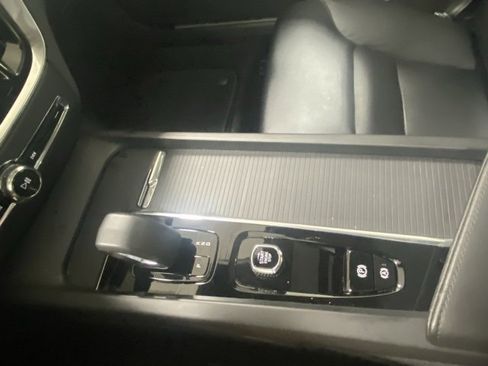 Certified 2025 Volvo S60 B5 Core image 27