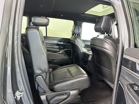 Used 2022 Jeep Wagoneer Series III w/ Premium Group I image 26