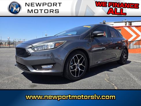 Used 2017 Ford Focus SE FWD image 1