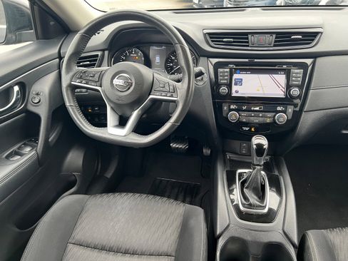 Used 2017 Nissan Rogue SV w/ SV Premium Package image 18