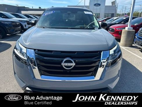 Used 2022 Nissan Pathfinder Platinum w/ Cargo Package AWD/4WD image 3