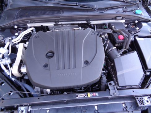 Used 2023 Volvo S60 B5 Plus w/ Climate Package image 18