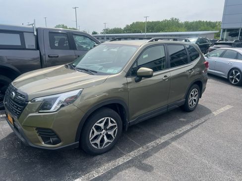 Used 2023 Subaru Forester Premium AWD/4WD image 1